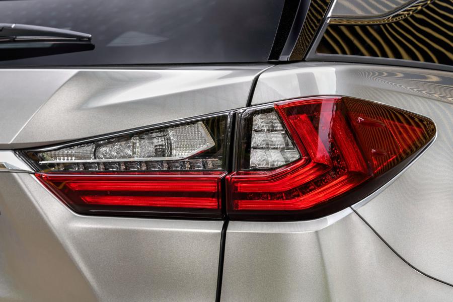 Детали экстерьера Lexus RX450hL 2018 года  (WW) (фото 13 из 45)